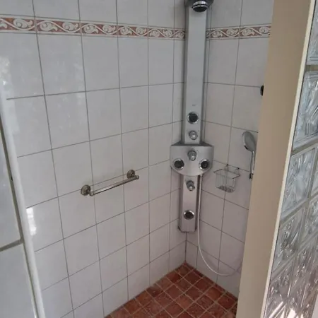 Le Chapelier - Dans L'éccuson * Nîmes