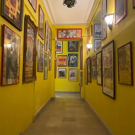 Le Chapelier - Dans L'eccuson * Nimes